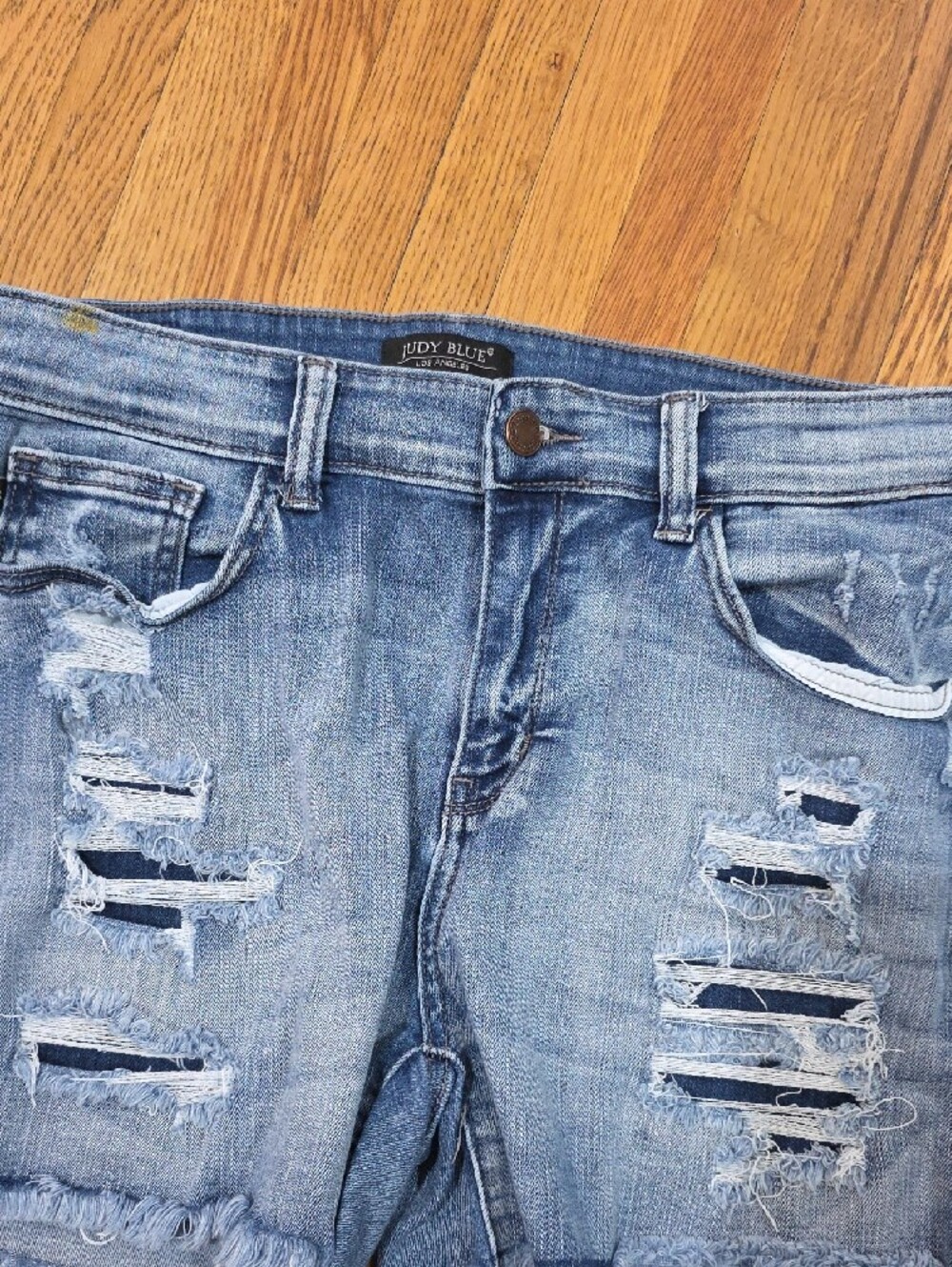 Judy Blue Medium Wash Distressed Denim Shorts Women's Size XL - Picture 2 of 5